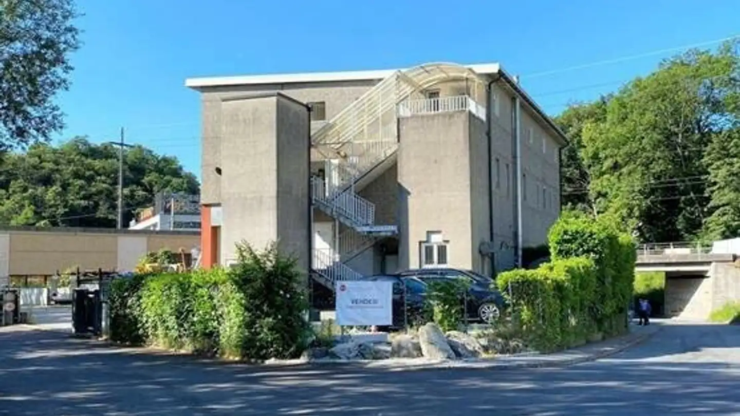 Mixed-use building for sale - 6930 Bedano