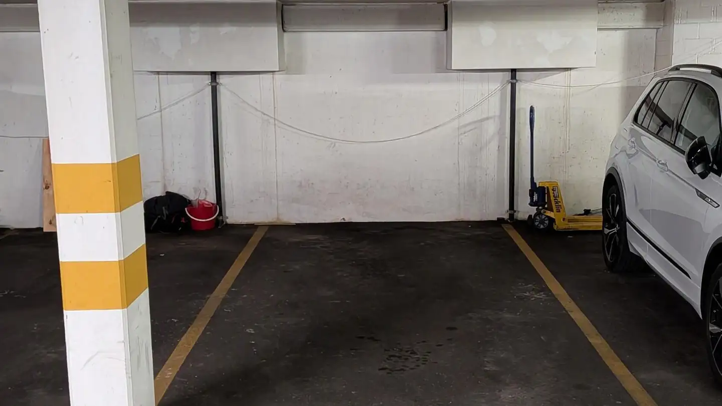 Outdoor parking space for rent - Aescherweg 3, 5725 Leutwil