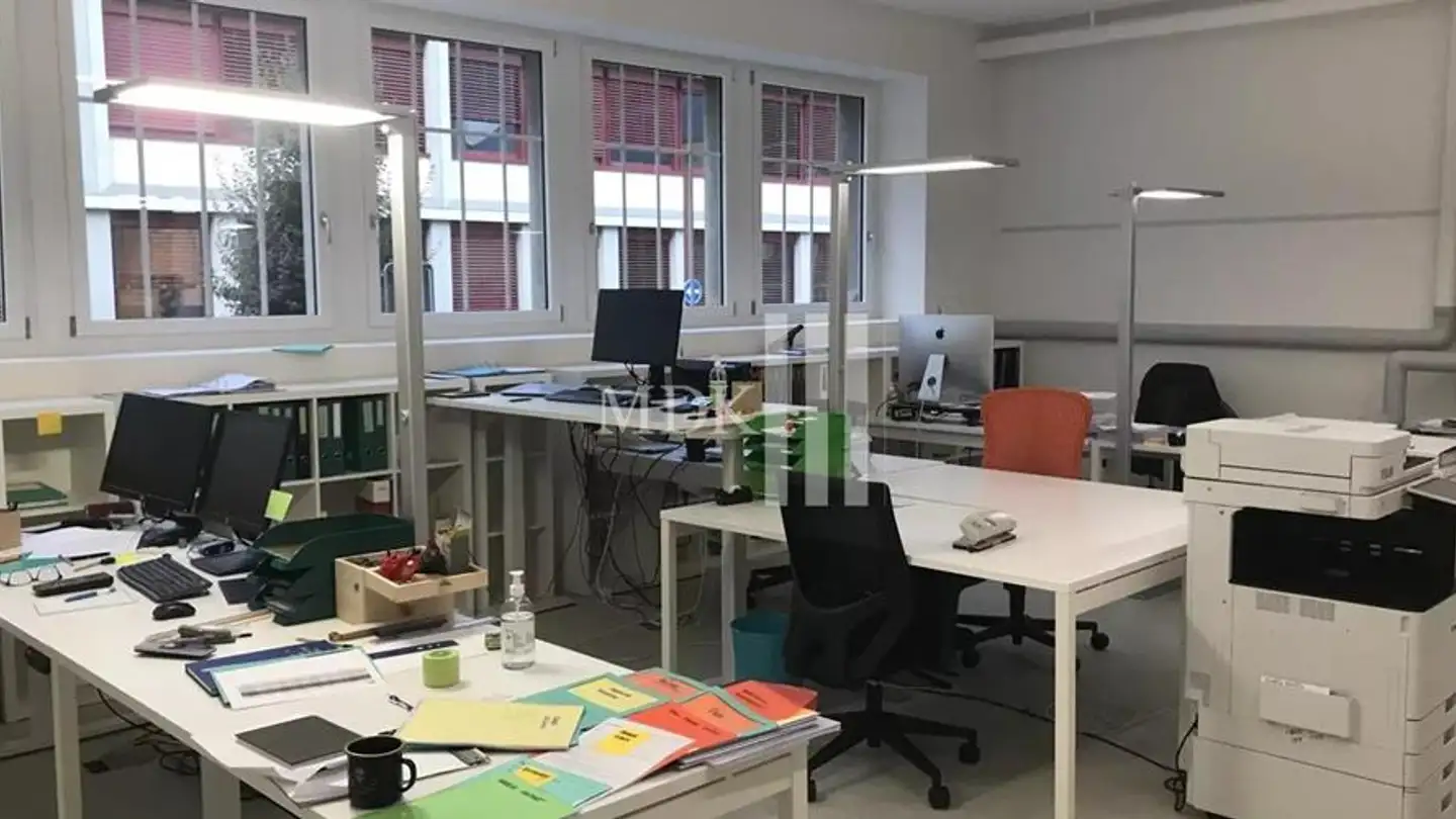 Mischgenutztes Gebäude mieten - 1890 St-Maurice