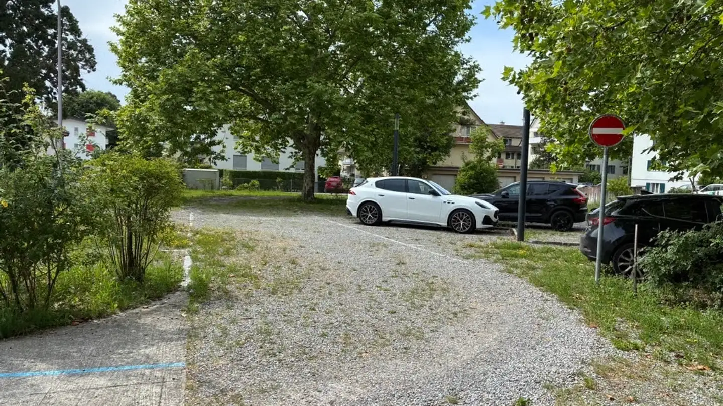 Place de parking extérieure à louer - Alte Landstrasse, 8708 Männedorf