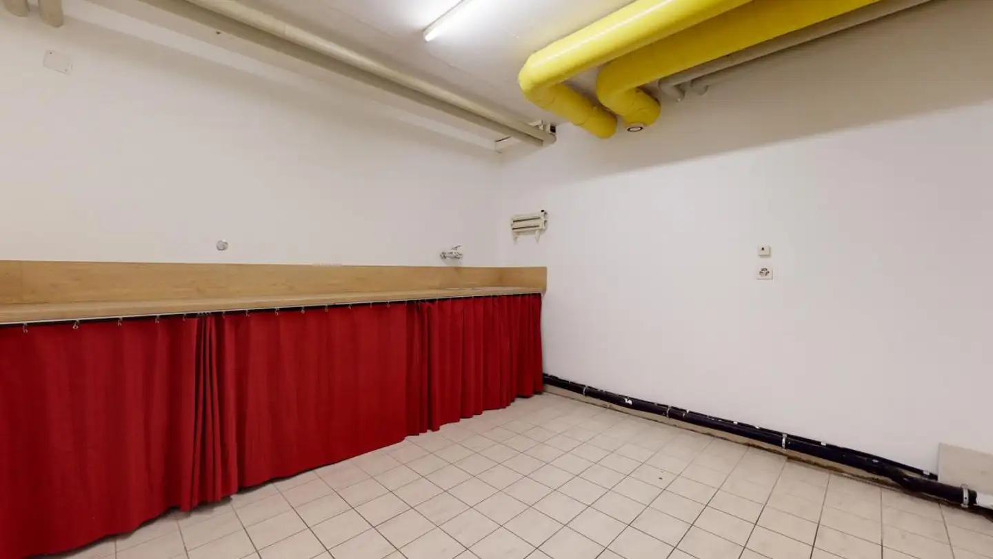 Shop for sale - 1950 Sion