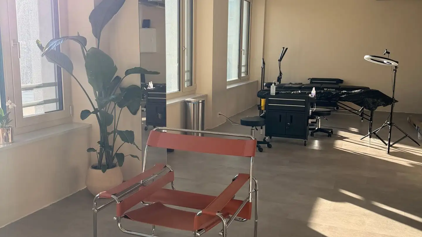 Gewerbe mieten - Hohlstrasse 444, 8048 Zürich - Foto 2