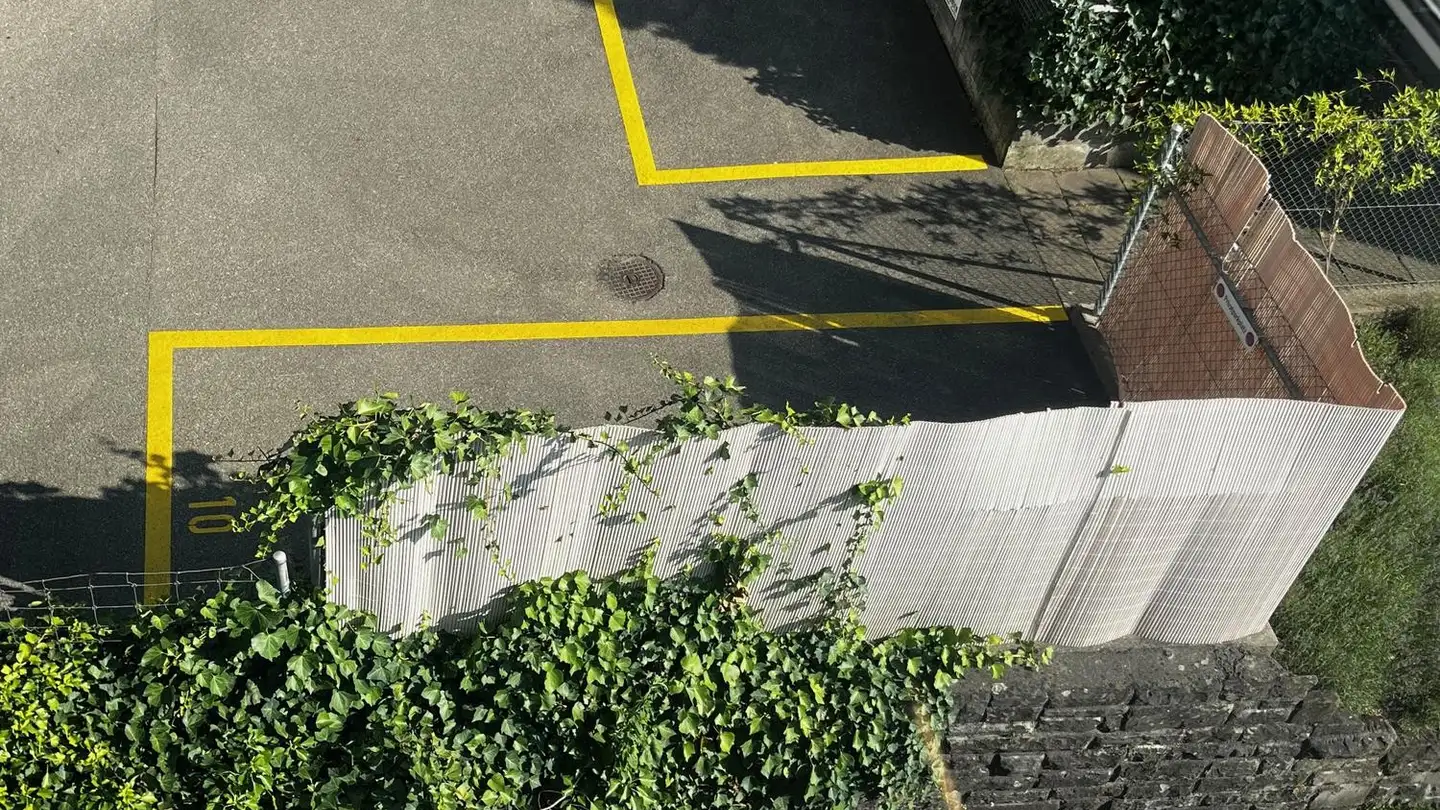 Place de parking extérieure à louer - Stampfenbachstrasse 105, 8006 Zürich