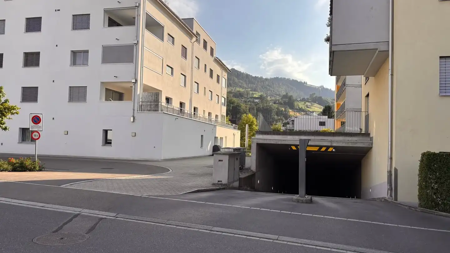 Place de parking souterraine à louer - Eisenburgstrasse, 8854 Siebnen - Photo 2