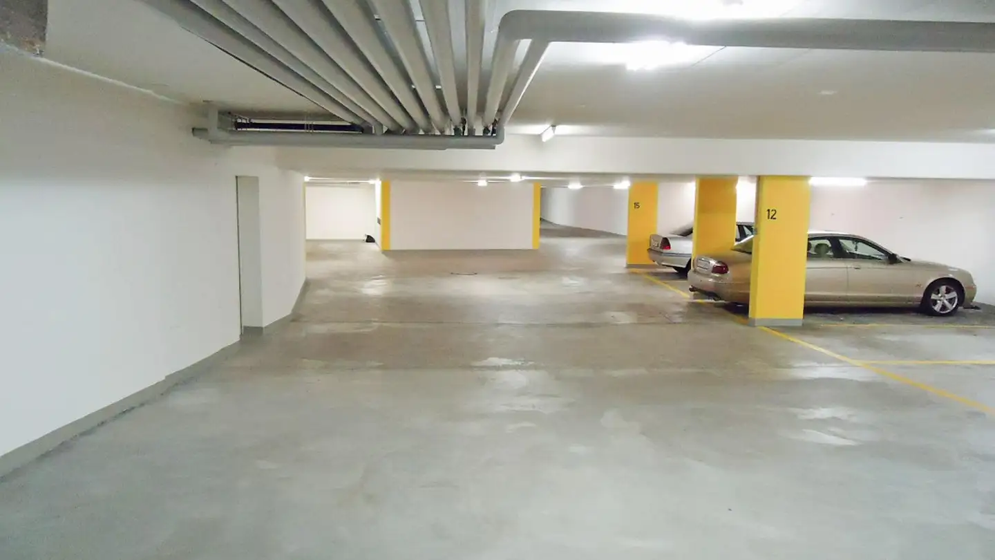 Place de parking souterraine à louer - Grafschaftstrasse 8, 8172 Niederglatt ZH