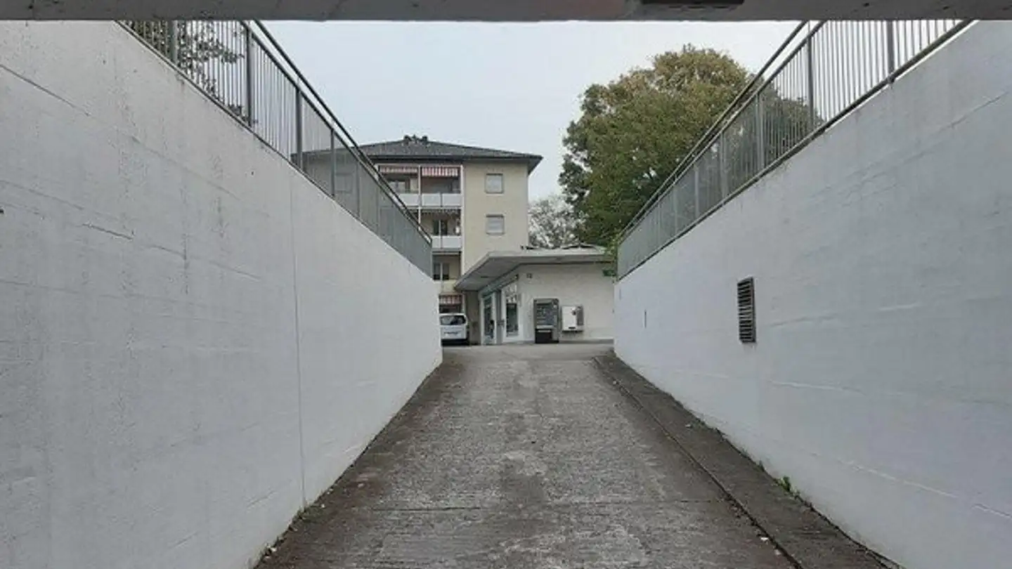 Tiefgaragenstellplatz mieten - Rüttihardstrasse 3, 4127 Birsfelden - Foto 3