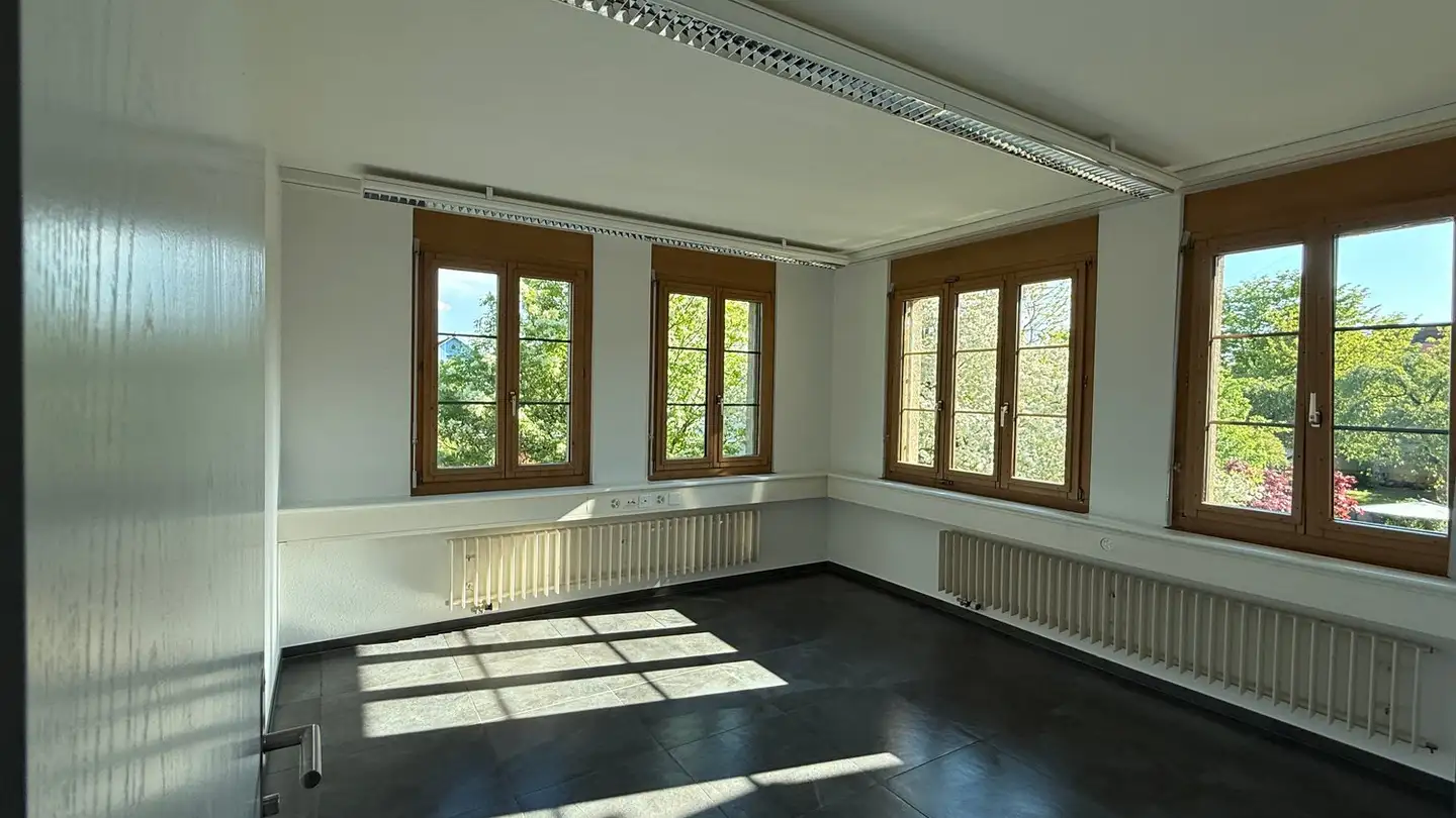 Commercial à louer - Bahnhofstrasse 18, 8197 Rafz