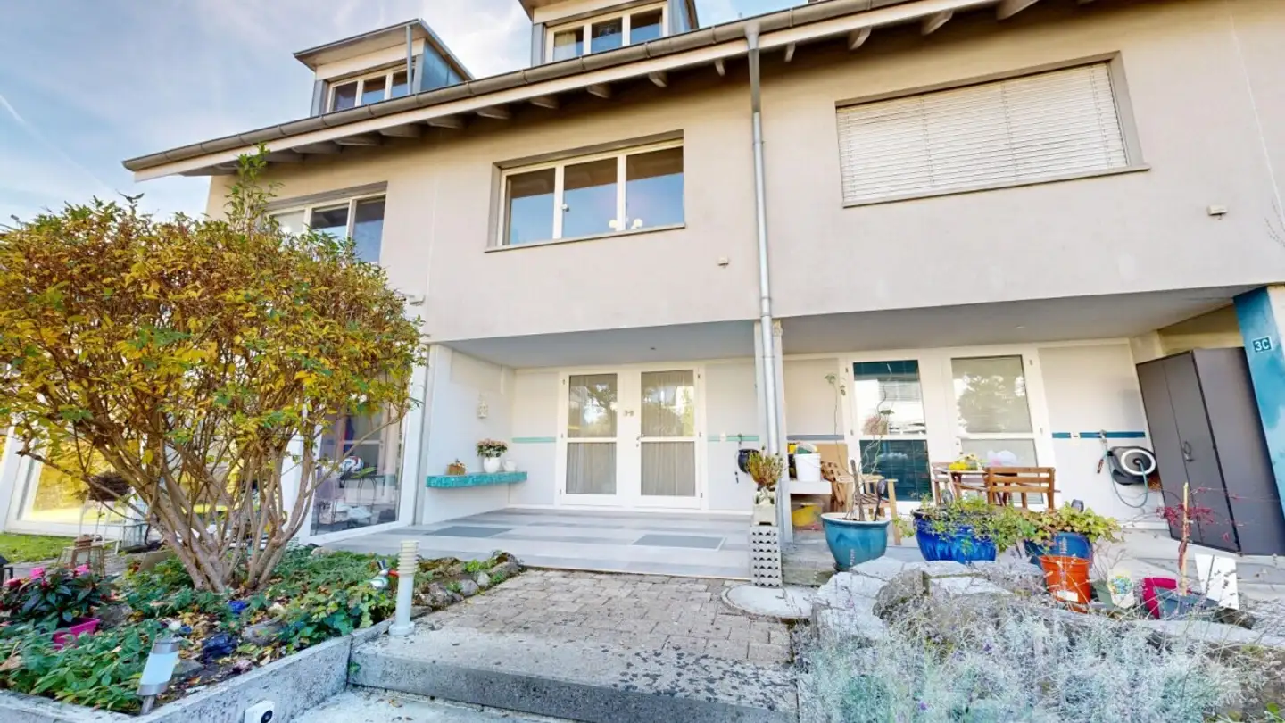 Row house for sale - 4153 Reinach BL - Photo 3