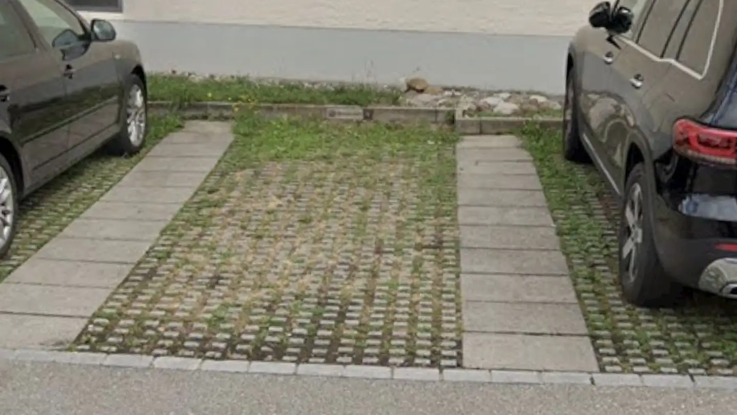 Place de parking extérieure à louer - Ueberlandstrasse 186, 8600 Dübendorf