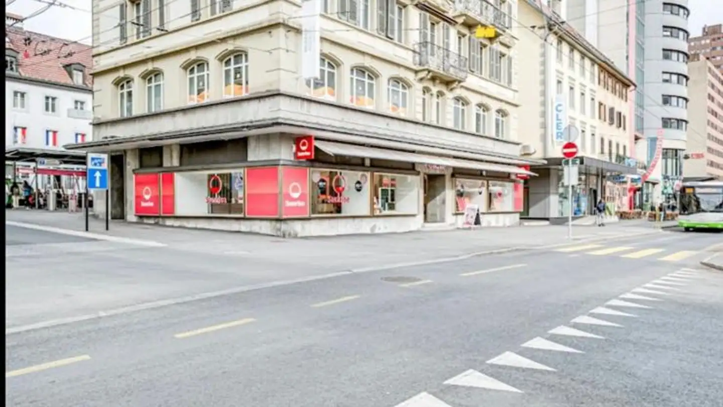 Spazio ufficio in affitto - Avenue Léopold-Robert 32, 2300 La Chaux-de-Fonds