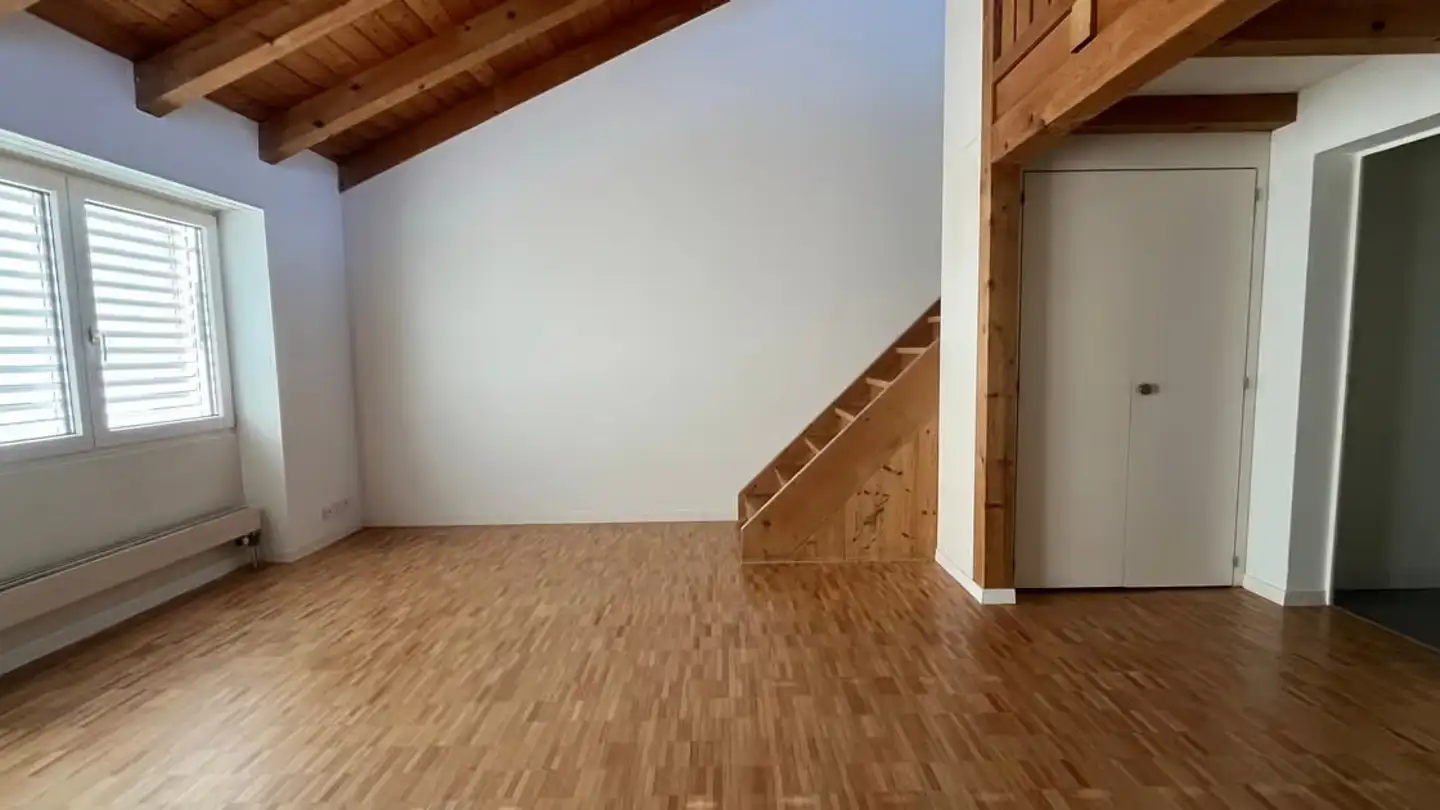 Dachgeschosswohnung mieten - Dörflistrasse 24a, 8942 Oberrieden