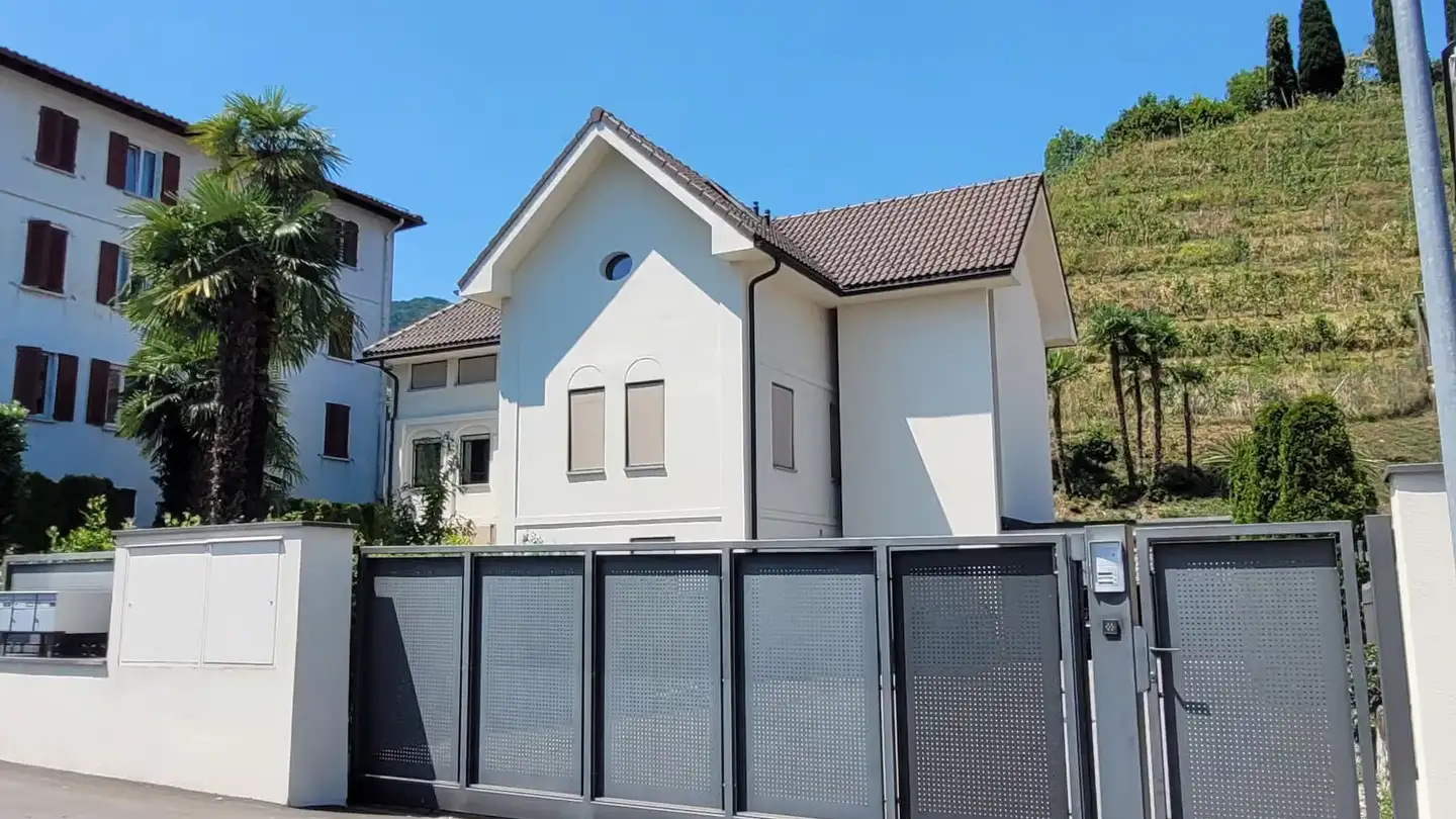 Residential building for sale - Via Cantonale 60, 6983 Magliaso