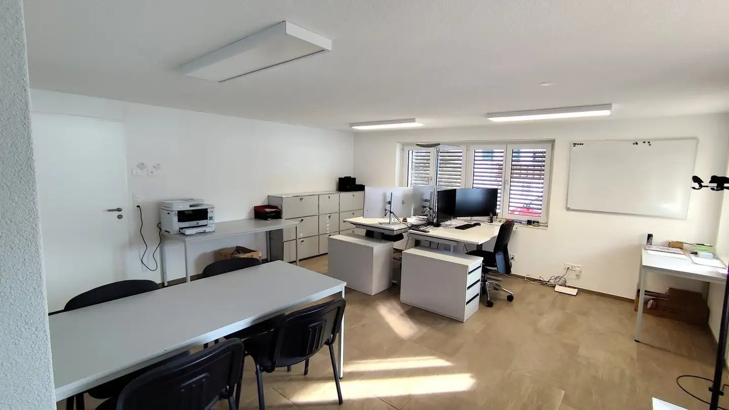 Office space for rent - Nidlaustrasse 8, 8842 Unteriberg
