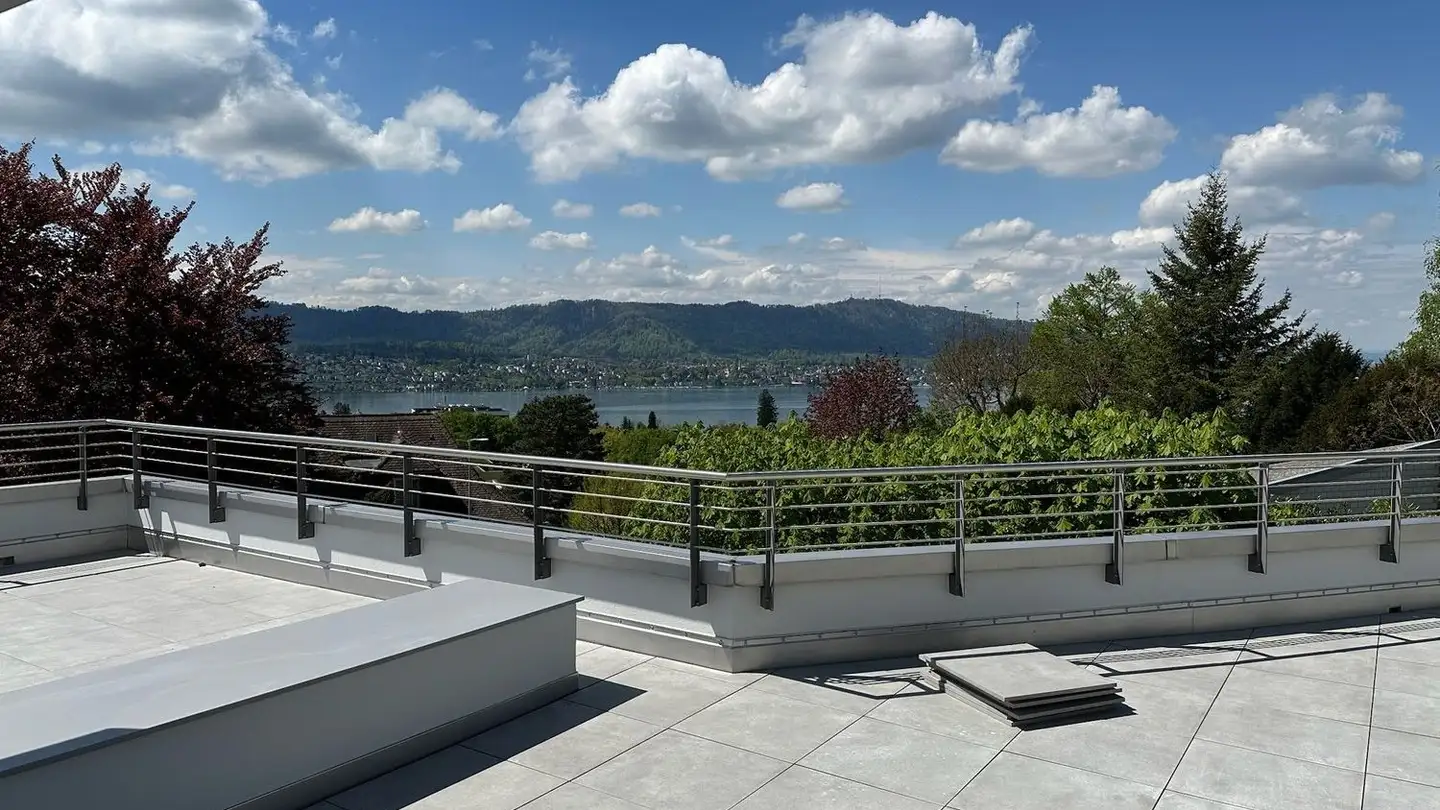 Attique à louer - Höhestrasse 78, 8702 Zollikon