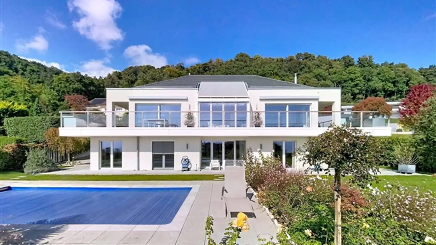 Villa for sale - 1166 Perroy