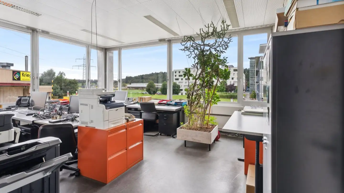 Immeuble mixte à louer - Oberfeld 4, 6037 Root