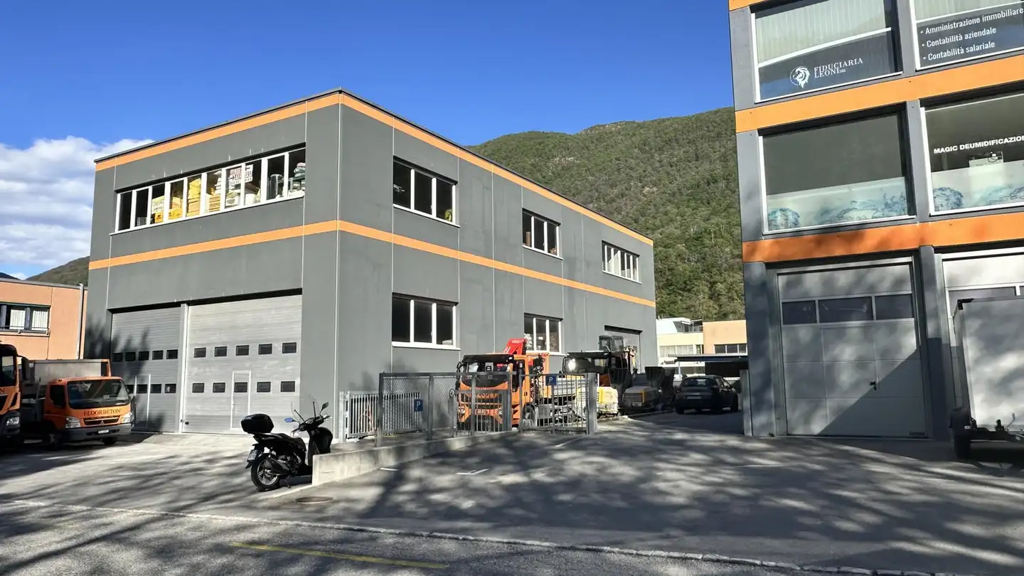 Mixed-use building for sale - 6805 Mezzovico