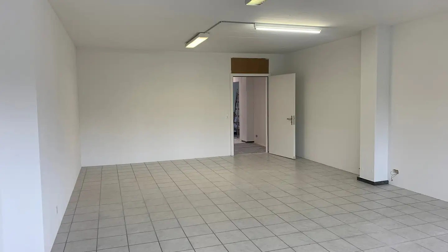 Commercial à louer - Zellgut 9, 6214 Schenkon