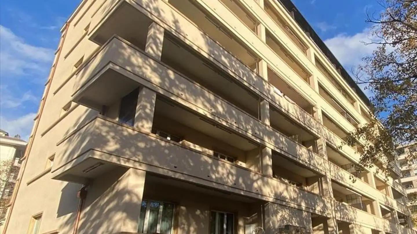 Place de parking extérieure à louer - Route De Malagnou 60, 1208 Genève