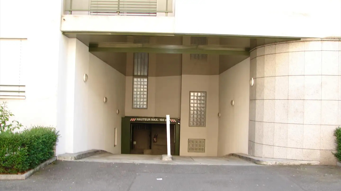 Single garage for rent - Rue Henri-Frédéric-Amiel, 1203 Genève