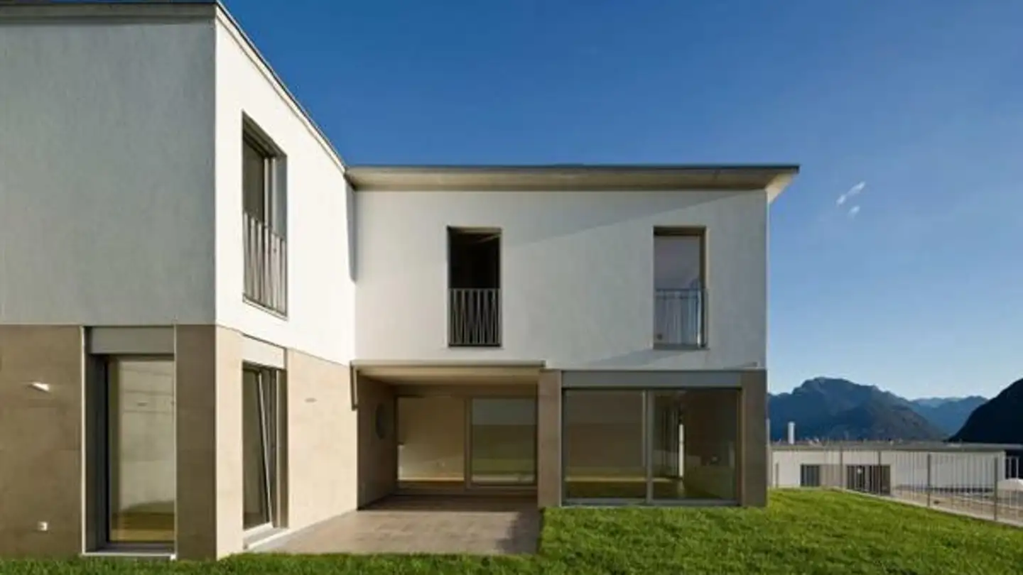 Villa in vendita - 6927 Agra