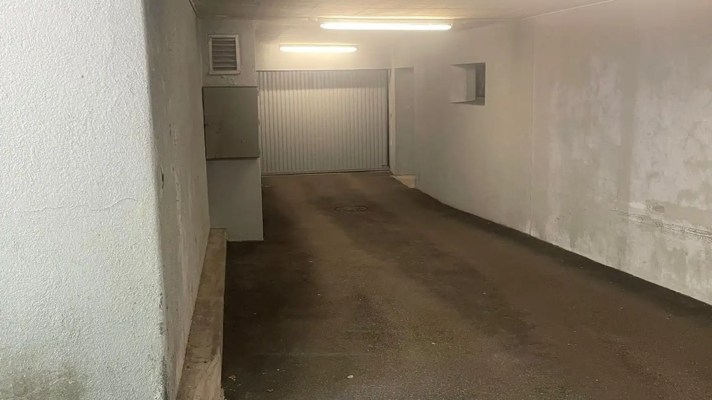 Underground parking space for rent - Zürcherstrasse 23, 8640 Rapperswil SG - Photo 2