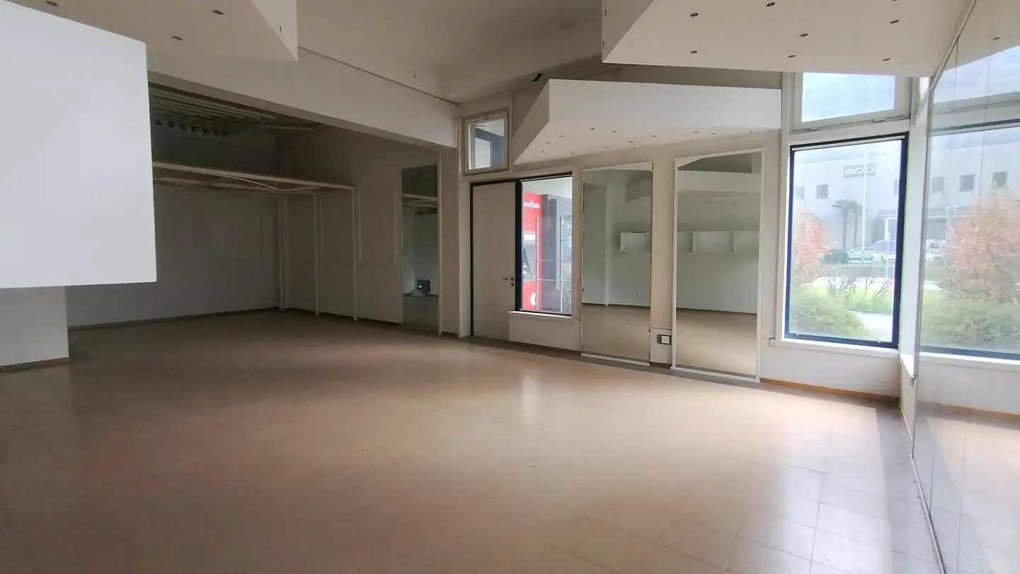 Grande magazzino in affitto - Via Cantonale 19, 6805 Mezzovico - Photo 3