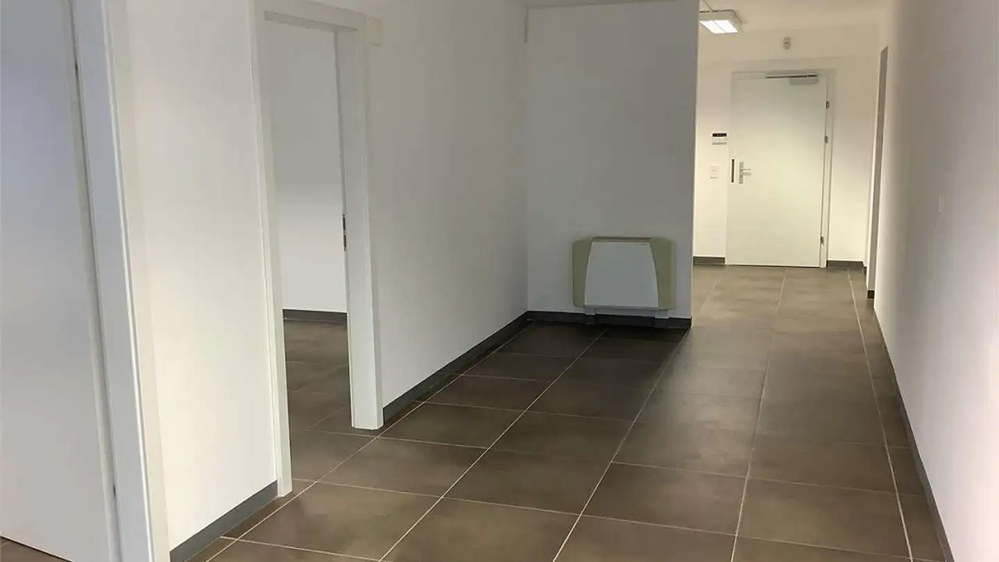 Spazio ufficio in affitto - Via Rainéd 9, 6807 Taverne - Photo 4