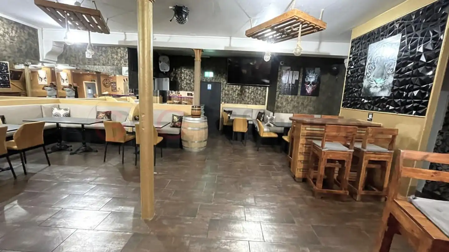 Commercial for rent - 1820 Montreux
