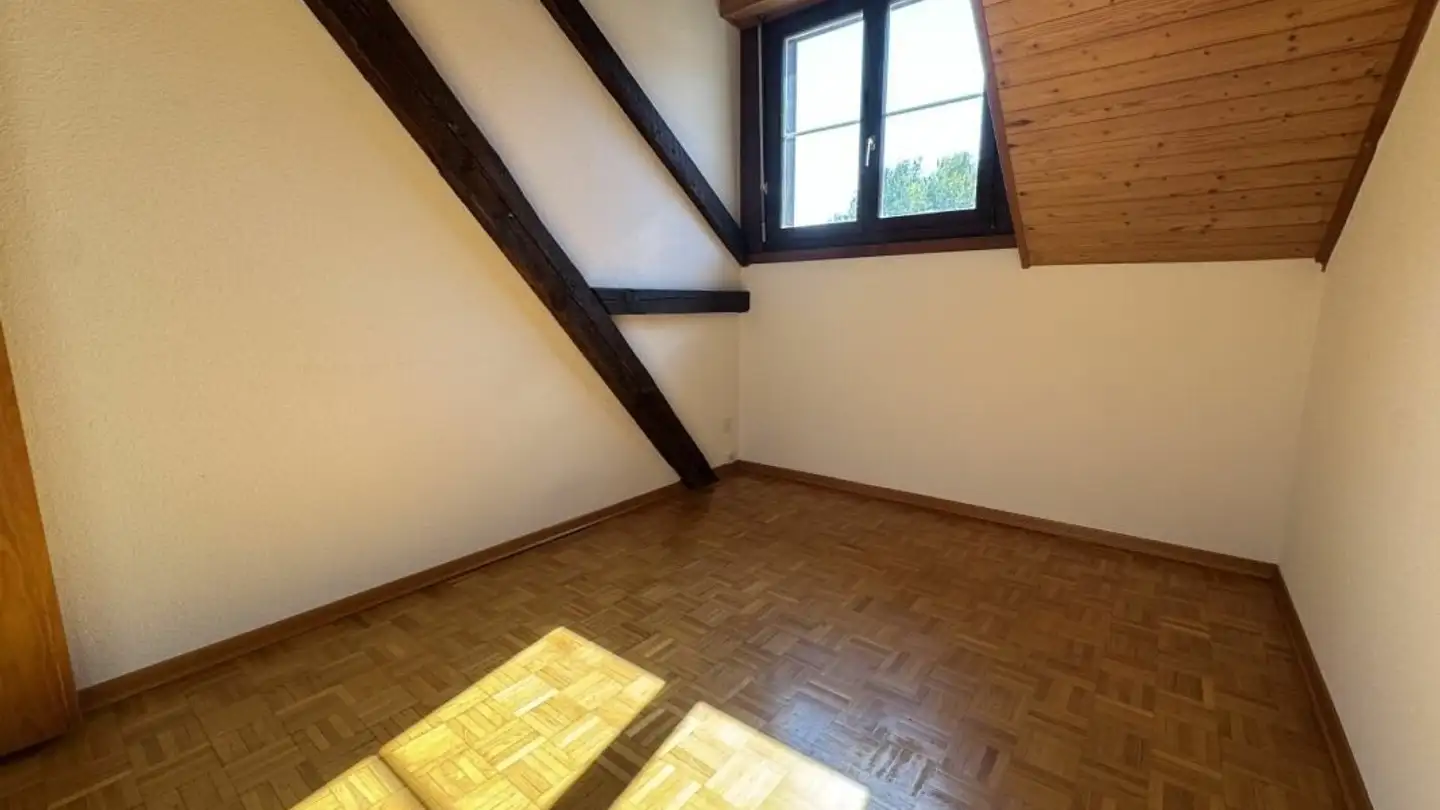 Attic flat for rent - Chemin Albert-Anker / Albert-Anker-Weg 3, 2502 Biel/Bienne - Photo 2