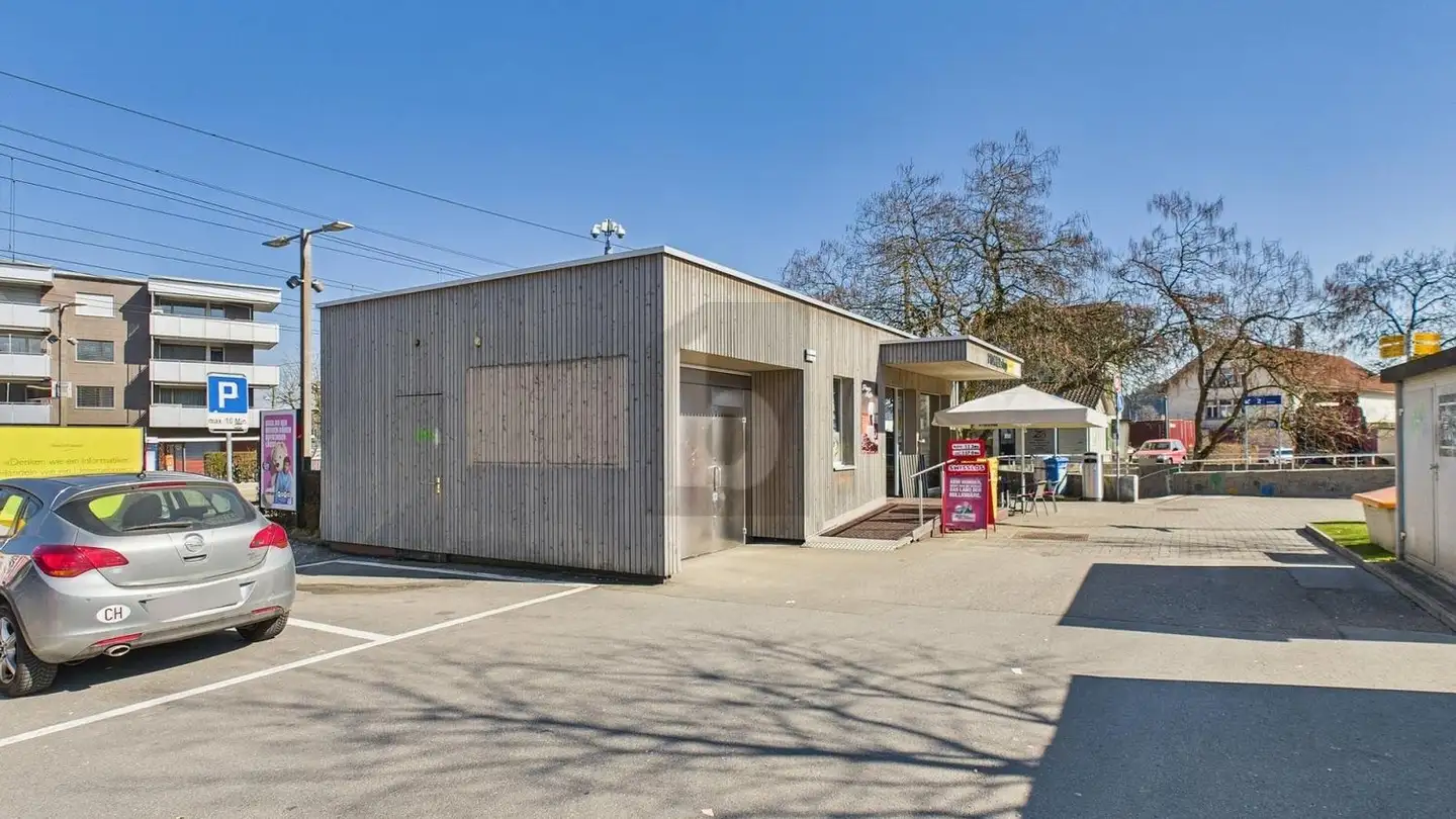 Shop for sale - 9015 St. Gallen