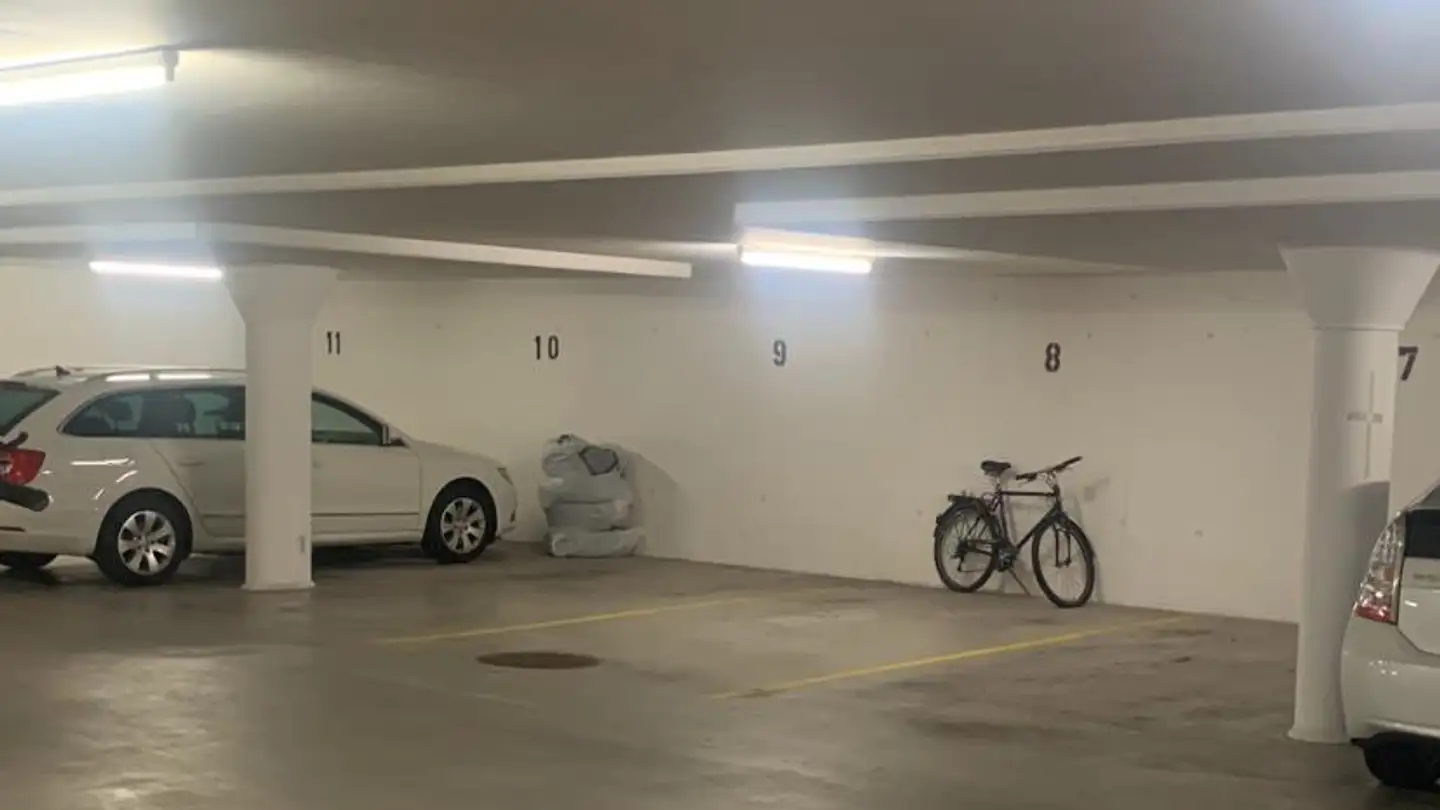 Underground parking space for rent - Hirschenplatz 1, 8867 Niederurnen