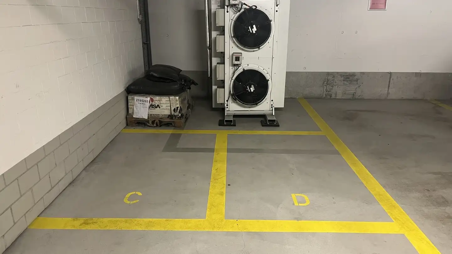 Place de parking extérieure à louer - Neunbrunnenstrasse 38, 8050 Zürich