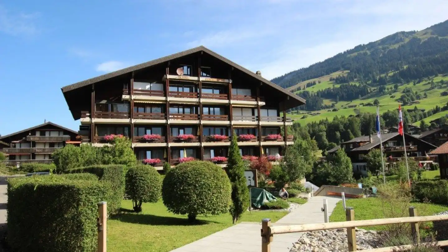 Mixed-use building for sale - Simmengüetlistrasse 3, 3775 Lenk im Simmental