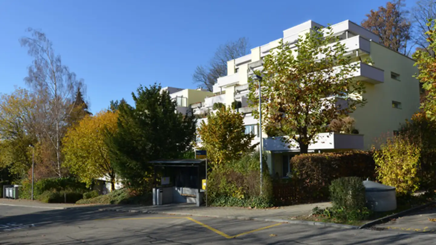 Überdachter Motorradparkplatz mieten - Wängistrasse 7, 8142 Uitikon Waldegg
