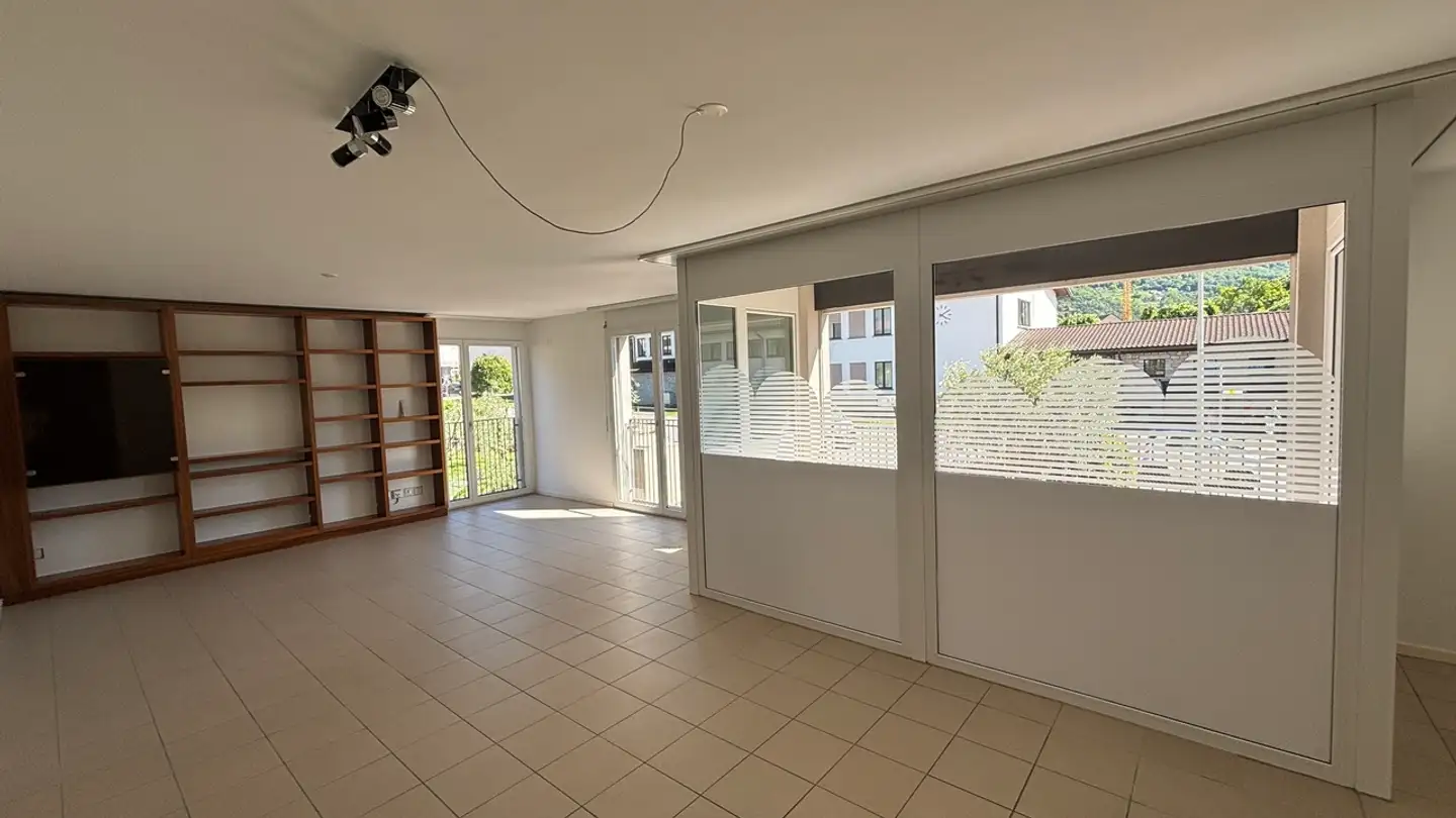 Apartment for rent - Viale Stazione 18, 6512 Giubiasco - Photo 4