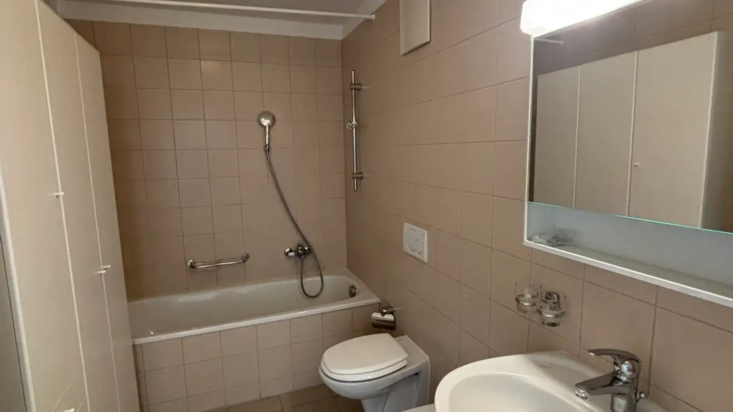Apartment for rent - Viale Stazione 18, 6512 Giubiasco - Photo 2