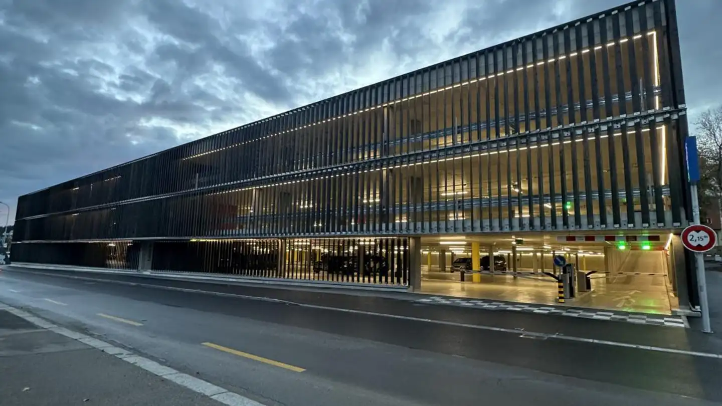 Outdoor parking space for rent - Rue Du Collège 34, 2300 La Chaux-de-Fonds