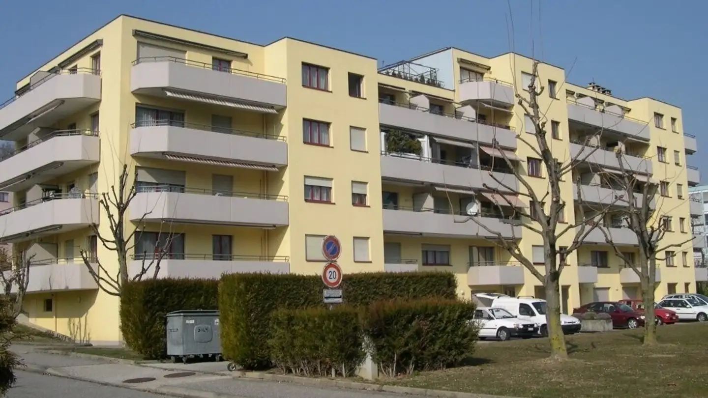 Outdoor parking space for rent - 1024 Ecublens VD