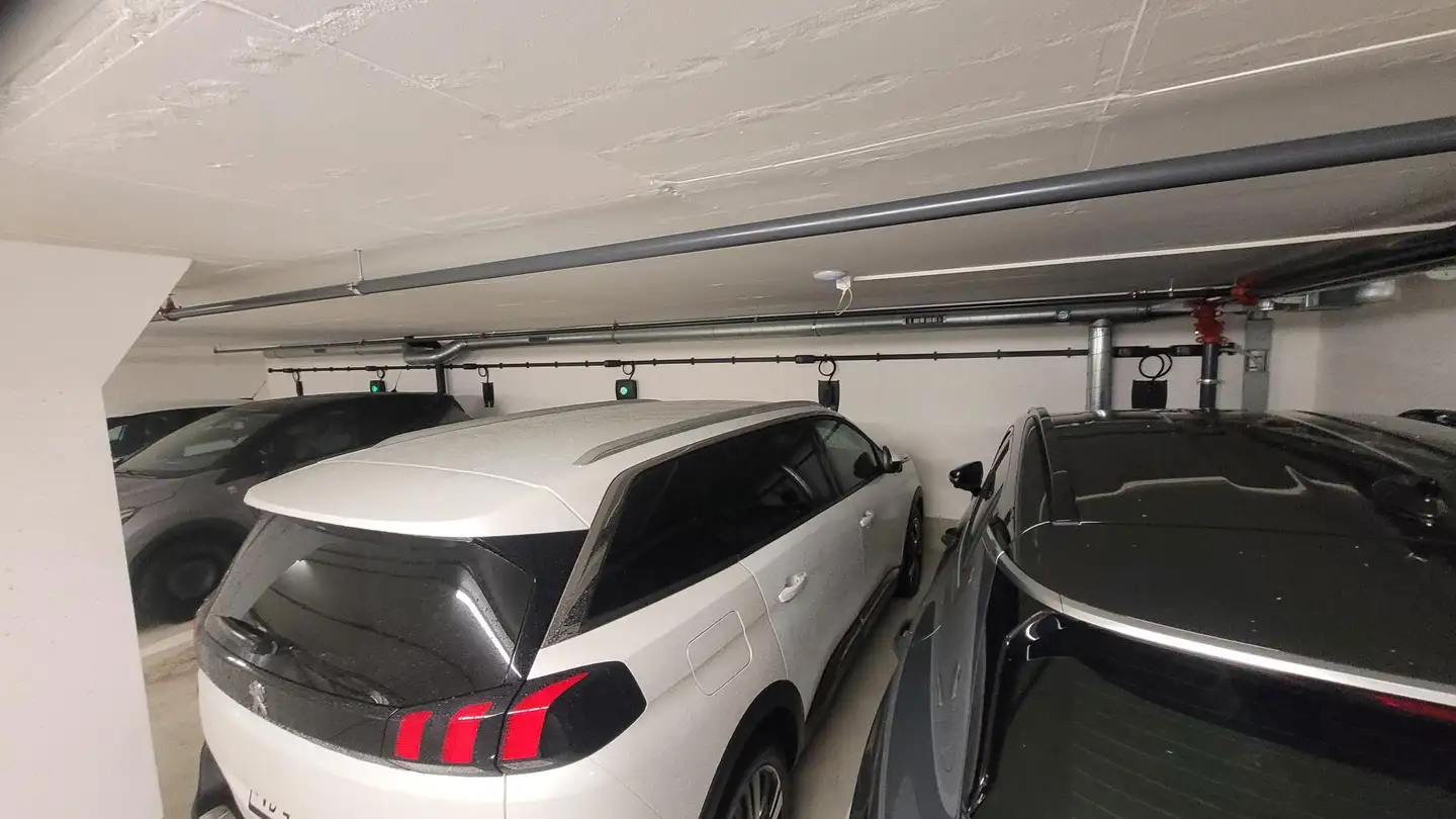 Covered parking space for rent - Avenue Du Grey, 1018 Lausanne - Photo 3