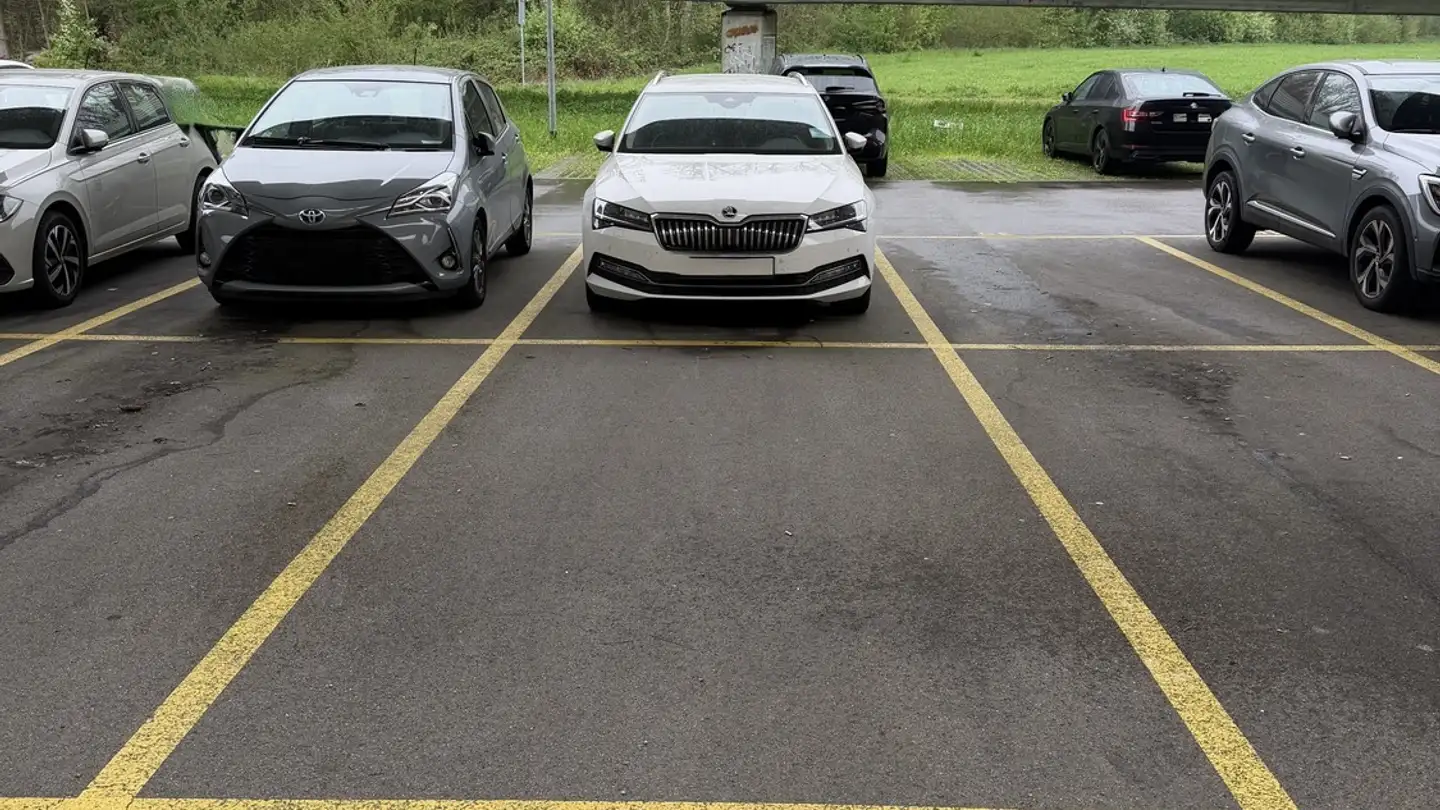 Parkplatz im Freien mieten - Seidenstrasse 10, 8600 Dübendorf