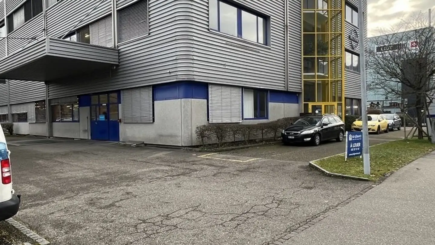 Commercial à louer - Rue De Longeau / Lengnaustrasse 10, 2504 Biel/Bienne
