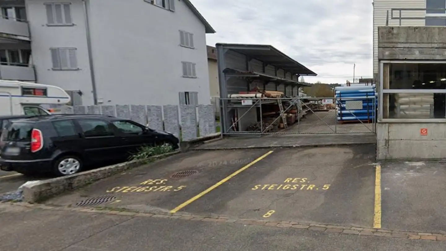 Place de parking extérieure à louer - Steigstrasse 5, 8182 Hochfelden