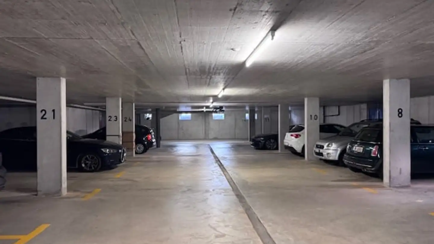 Place de parking couverte à louer - Rue Du Contrôle / Kontrollstrasse 25, 2503 Biel/Bienne