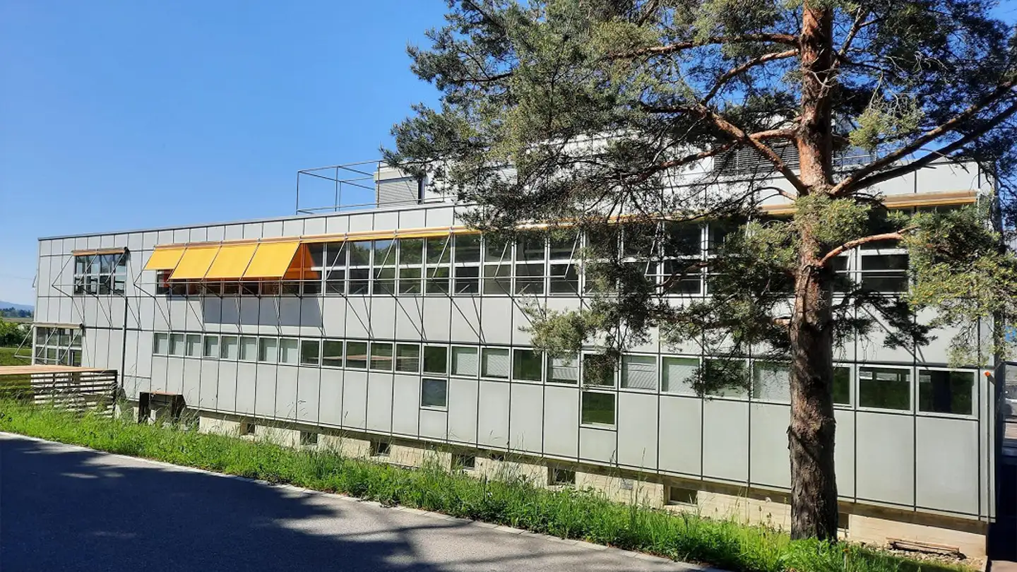 Commercial à louer - Rundbuckstrasse 2, 8212 Neuhausen am Rheinfall