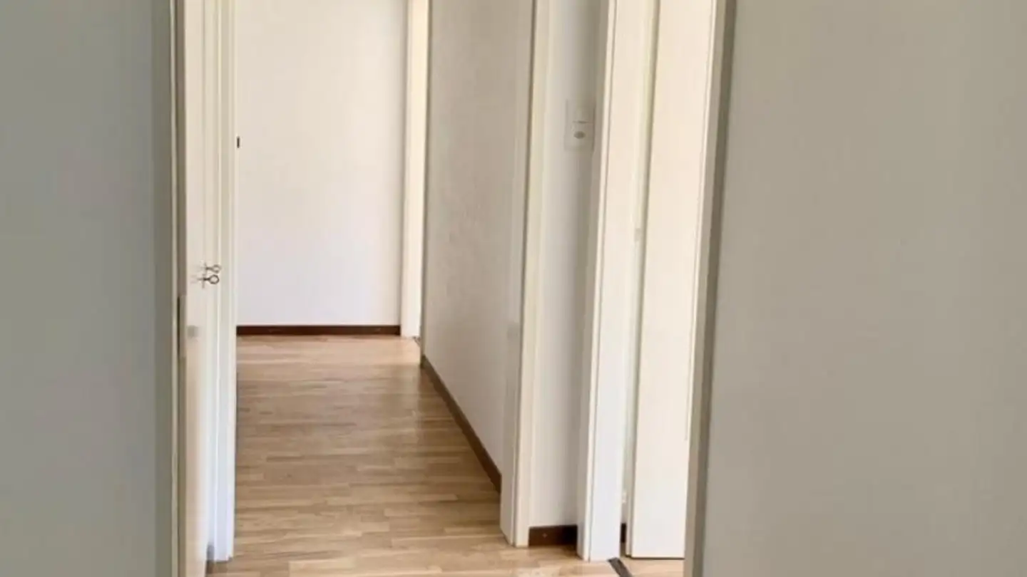 Apartment for rent - Avenue de la Gare 18, 2800 Delémont - Photo 3
