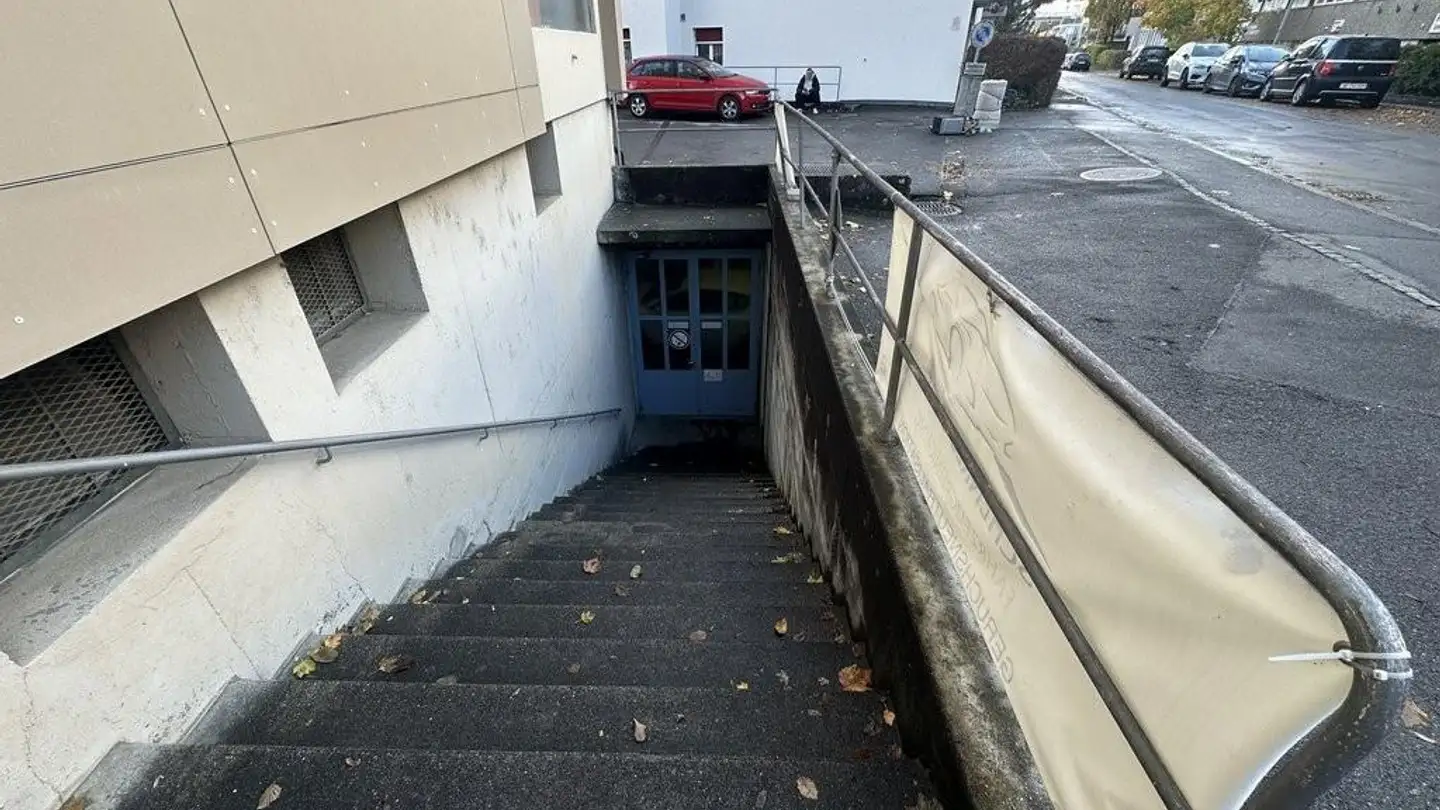 Parcheggio interno per moto in affitto - Looslistrasse 34, 3027 Bern - Foto 2