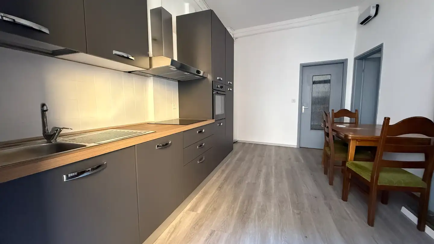 Row house for sale - 6826 Riva San Vitale