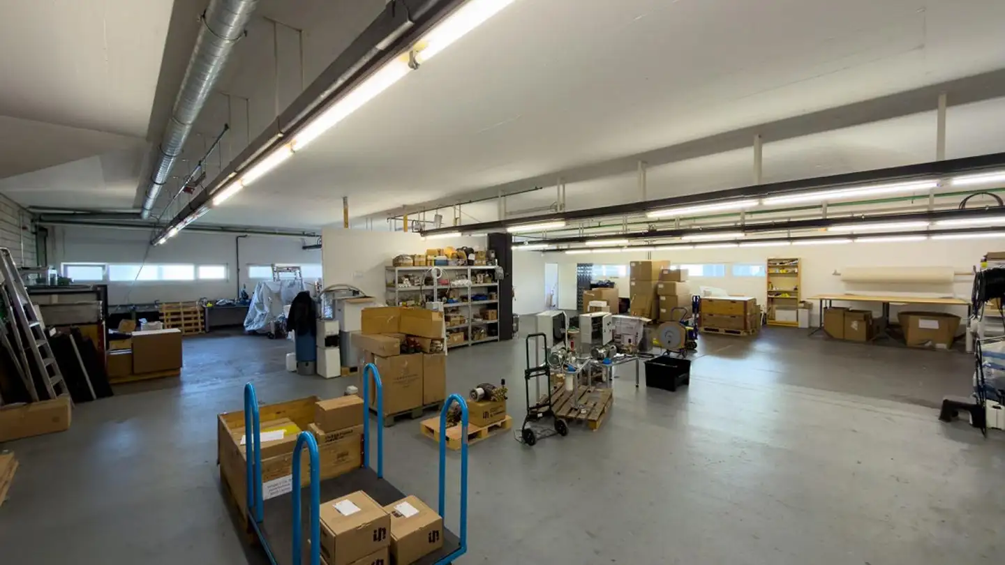 Commercial for rent - Alpenblickstrasse 7, 8853 Lachen SZ - Photo 2