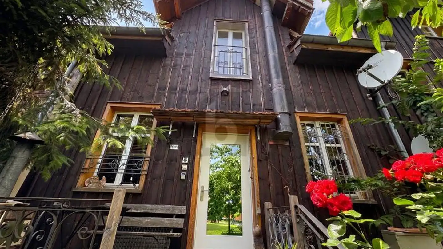 Stepped house for sale - 9123 Nassen